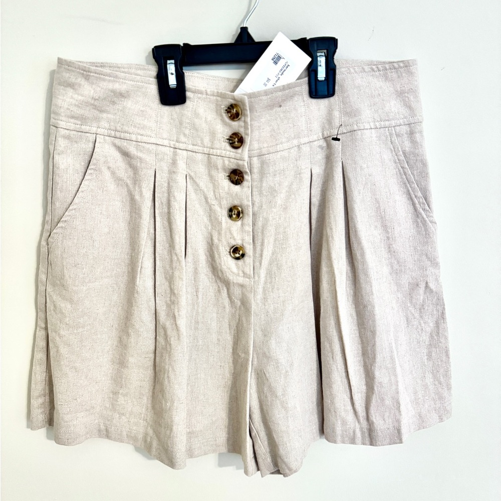 NWT Lush Womens Shorts L High Waisted Pleated Linen Beige Wide Leg Safari